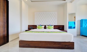 Executive Double Room | Desk