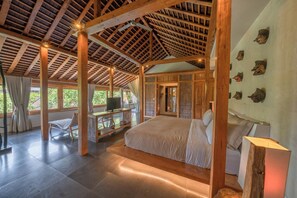 4 soverom, skrivebord, strykejern/-brett og internettilgang