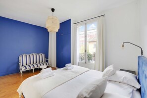 4 Schlafzimmer, Schreibtisch, Bügeleisen/Bügelbrett, Reisekinderbett