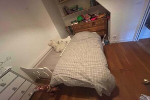 4 soveværelser, strygejern/strygebræt, internetforbindelse, sengetøj