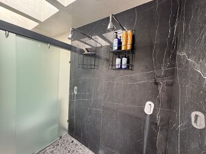 Apartment | Bilik Mandi