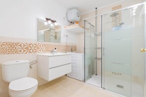 Shower, hair dryer - Beachfront House in Mogán with Stunning Views (Mogán)