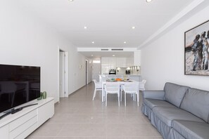 Smart TV - Apartment in Playa de Mogán with Sea Views (Mogán)