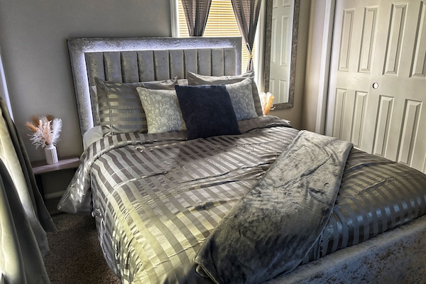 3 habitaciones, tabla de planchar con plancha, wifi y ropa de cama