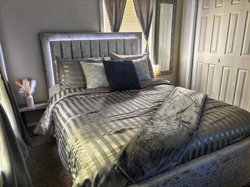 LED Lighting Reclining Sofas - Cozy 3 Bedroom Home In Jacksonville fl