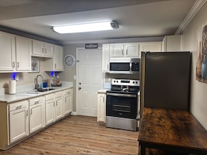 Private kitchen - LED Lighting Reclining Sofas - Cozy 3 Bedroom Home In Jacksonville fl (Jacksonville)