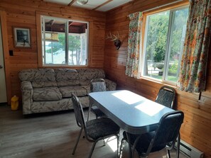 Living area - Lakefront 3-bedroom cabin on Crow Lake #4 Bull Moose Lodge (Sioux Narrows-Nestor Falls)