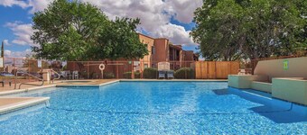 Charming Apartment with Mountain Views