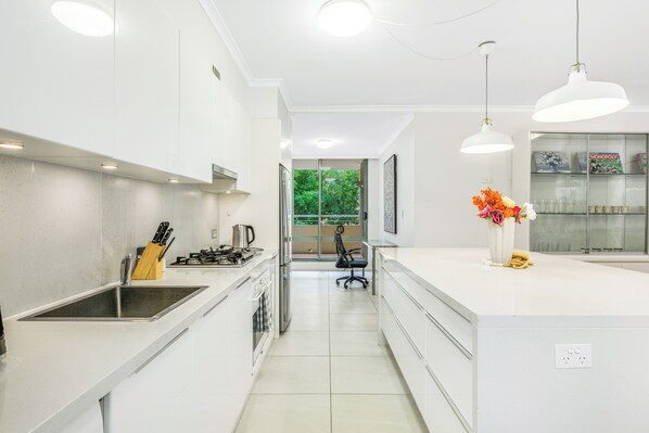 Fridge, microwave, oven, stovetop