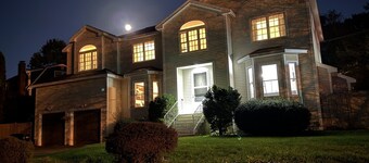 Spacious 6 BR·7 Beds·3.5 BA house in charming Marblehead & Near Salem & Beaches