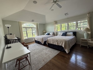6 bedrooms, iron/ironing board, WiFi, bed sheets