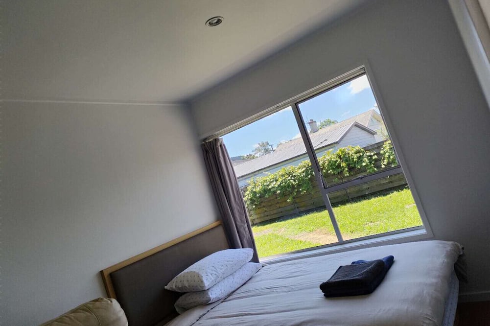 Small 2 bedroom flat 7a Rangiatea Road