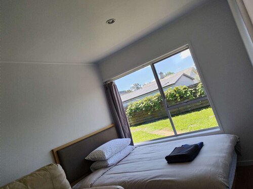 Small 2 bedroom flat 7a Rangiatea Road