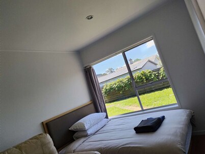 Small 2 bedroom flat 7a Rangiatea Road