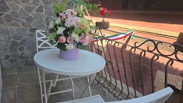 Apartment | Outdoor dining