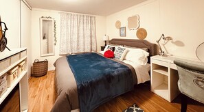 2 chambres, fer et planche à repasser, Wi-Fi, draps fournis