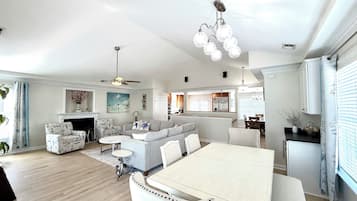 Smart TV, fireplace
