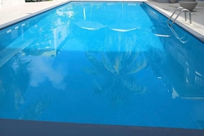 Outdoor pool, pool umbrellas, sun loungers - Island Guest Pass (Gros Islet)