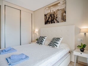 2 habitaciones, escritorio, tabla de planchar con plancha y wifi 