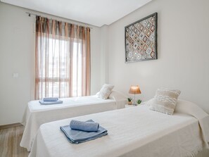 2 Schlafzimmer, Schreibtisch, Bügeleisen/Bügelbrett, WLAN