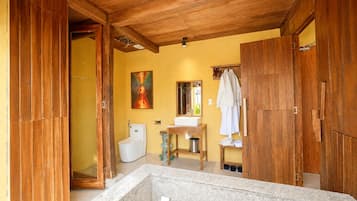 Deluxe Double Room With Valley View | Bathroom | Free toiletries, hair dryer, slippers, bidet