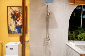 Standard Double with Balcony | Bathroom | Free toiletries, hair dryer, slippers, bidet - Nexus House An Son Da Lat (Da Lat)