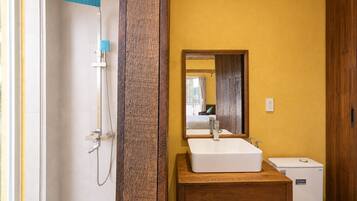 Superior Double with Valley View | Bathroom | Free toiletries, hair dryer, slippers, bidet