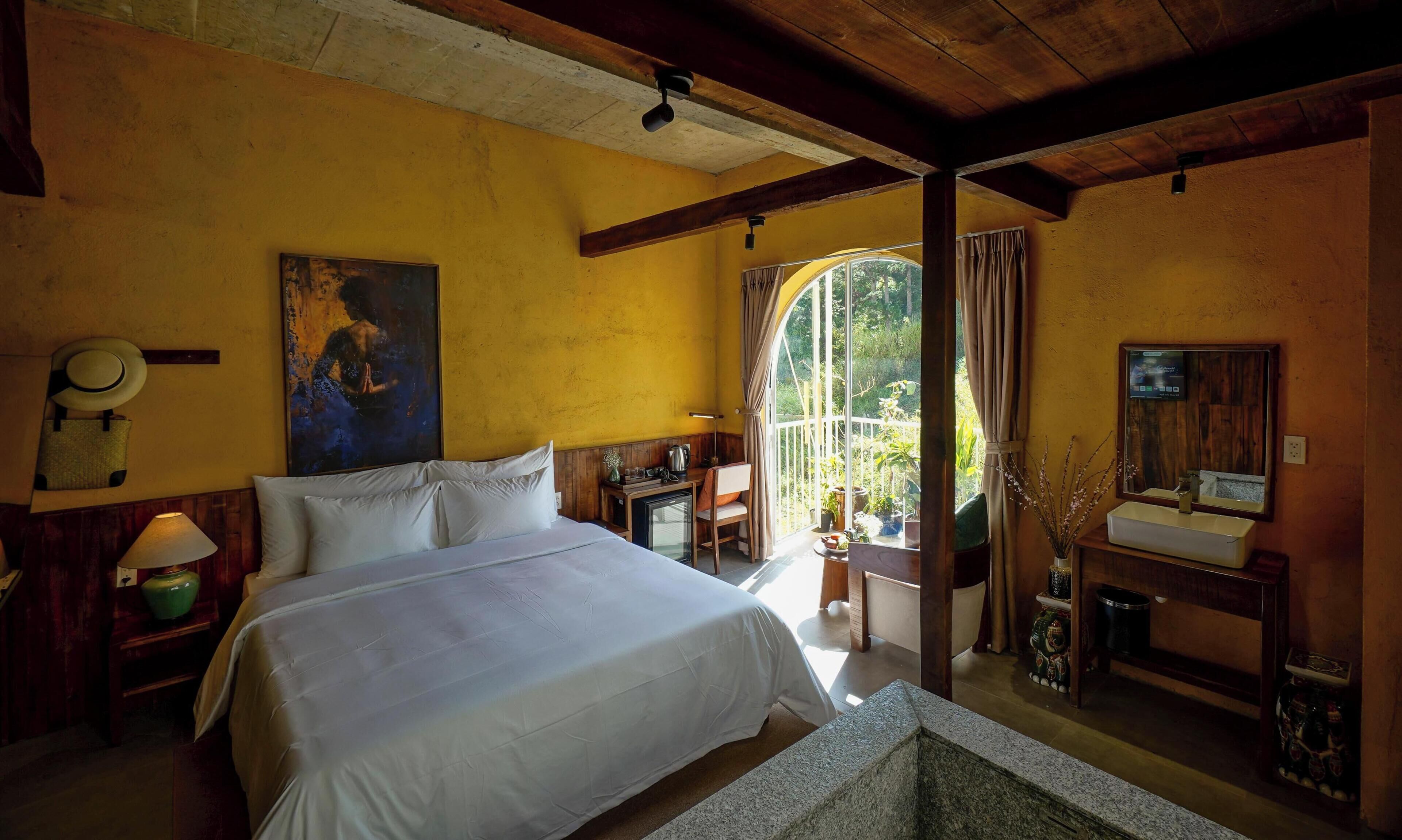 Deluxe Double Room with Forest | In-room safe, desk, laptop workspace, soundproofing