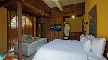 Deluxe Double Room with Forest | In-room safe, desk, laptop workspace, soundproofing