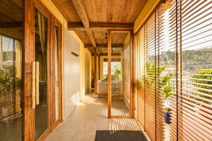Signature Suite With Valley View | ห้องน้ำ | ของใช้ในห้องน้ำฟรี, ไดร์เป่าผม, รองเท้าสวมภายในห้อง, โถสุขภัณฑ์แบบบิเดท์