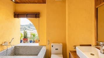 Superior Double with Valley View | Bathroom | Free toiletries, hair dryer, slippers, bidet