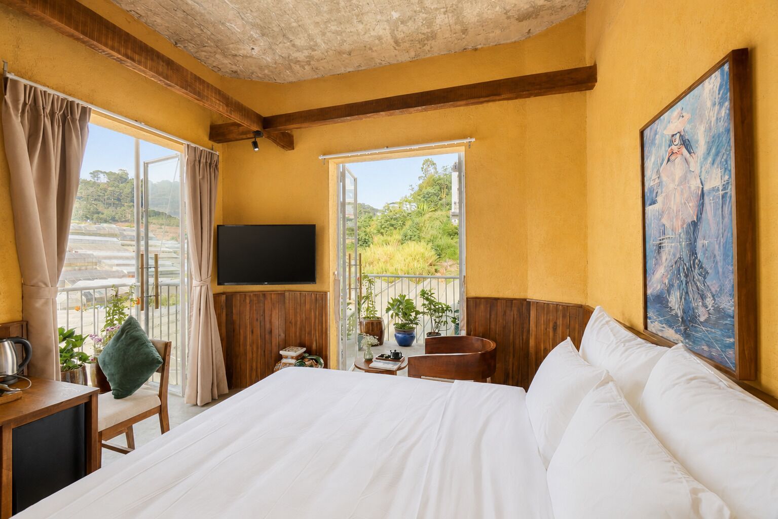 Superior Double with Valley View | Caja fuerte, escritorio, espacio para trabajar con un portátil