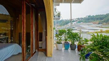 Kamar Double Superior, balkon, pemandangan halaman | Pemandangan taman