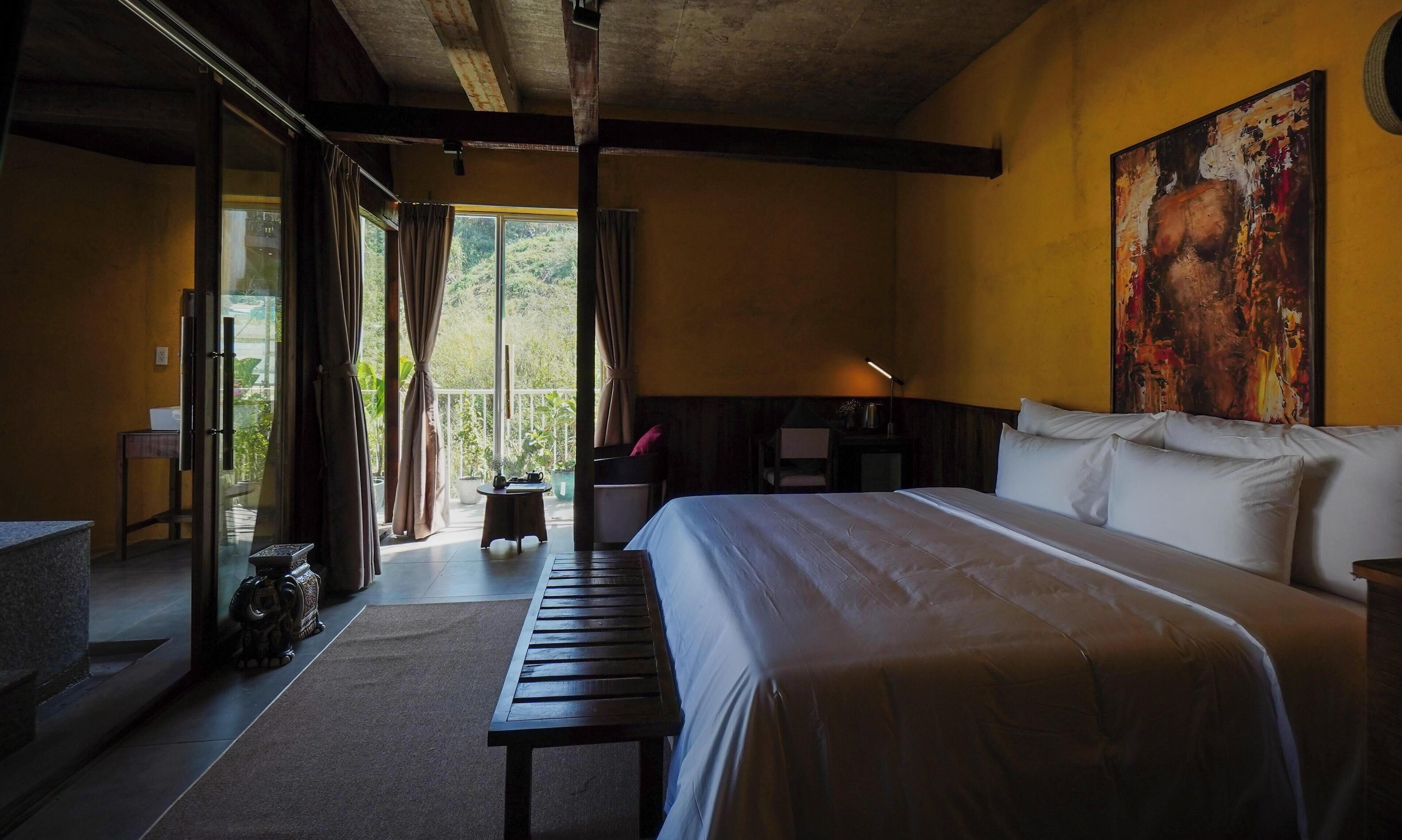 ห้องดีลักซ์ดับเบิล, วิวหุบเขา | ตู้นิรภัยในห้องพัก, โต๊ะทำงาน, พื้นที่ทำงานแบบใช้แล็ปท็อป, ห้องเก็บเสียง