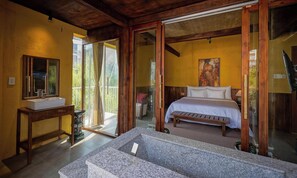 Chambre Deluxe double, vue sur la vallée | Coffre-fort, bureau, espace de travail pour ordinateurs portables