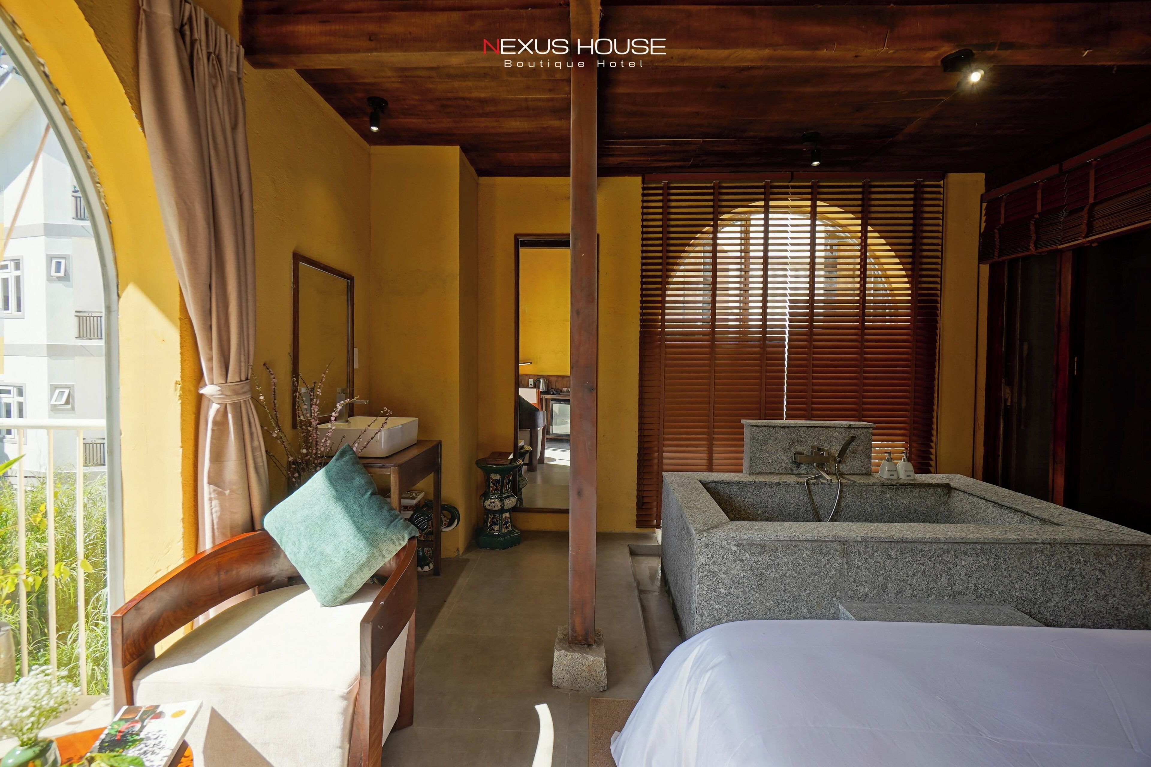 豪華雙人房, 陽台, 山景 | 客房內保險箱、書桌、筆電工作空間、隔音