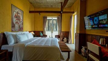 Standard Double Room, Courtyard View | Pemandangan dari bilik