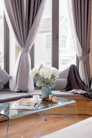 Deluxe vierpersoonskamer, balkon | Geluiddichte muren, gratis wifi