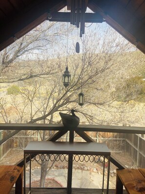Property grounds - Charming 3-bedroom cabin with WiFi, AC in peaceful Ojo Caliente (Ojo Caliente)