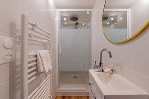 Shower, towels - Résidence Grand Roc - Campanules 305, Argentière (Chamonix), France (Argentière (Chamonix))