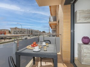 Outdoor dining - Tropikana by Interhome (Miami Platja)