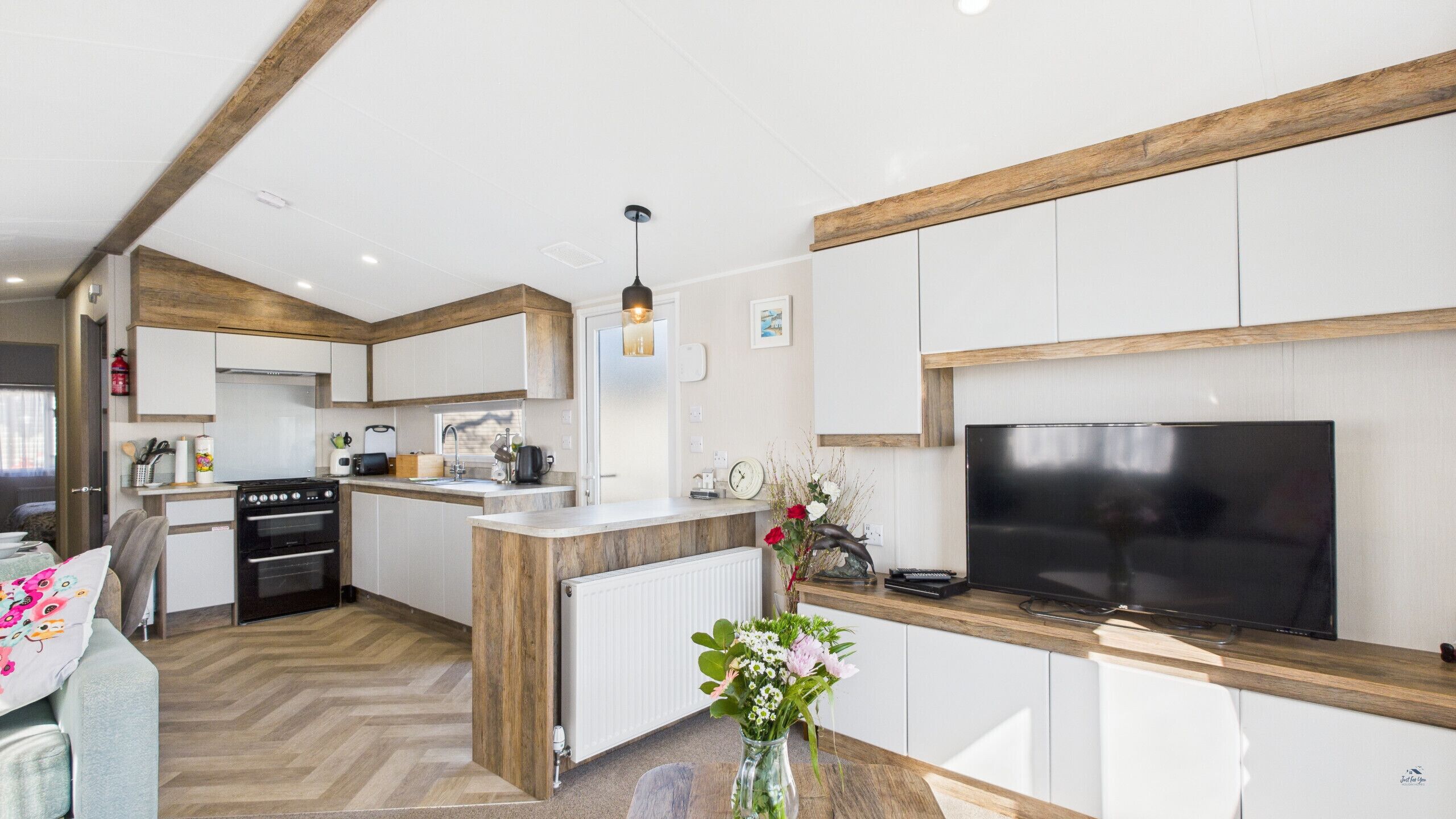 Refrigerador, microondas, horno y tetera eléctrica 