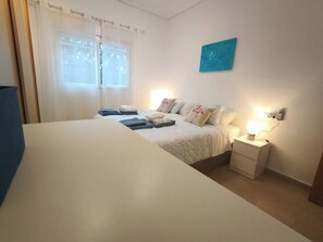 3 chambres, fer et planche à repasser, Wi-Fi, draps fournis