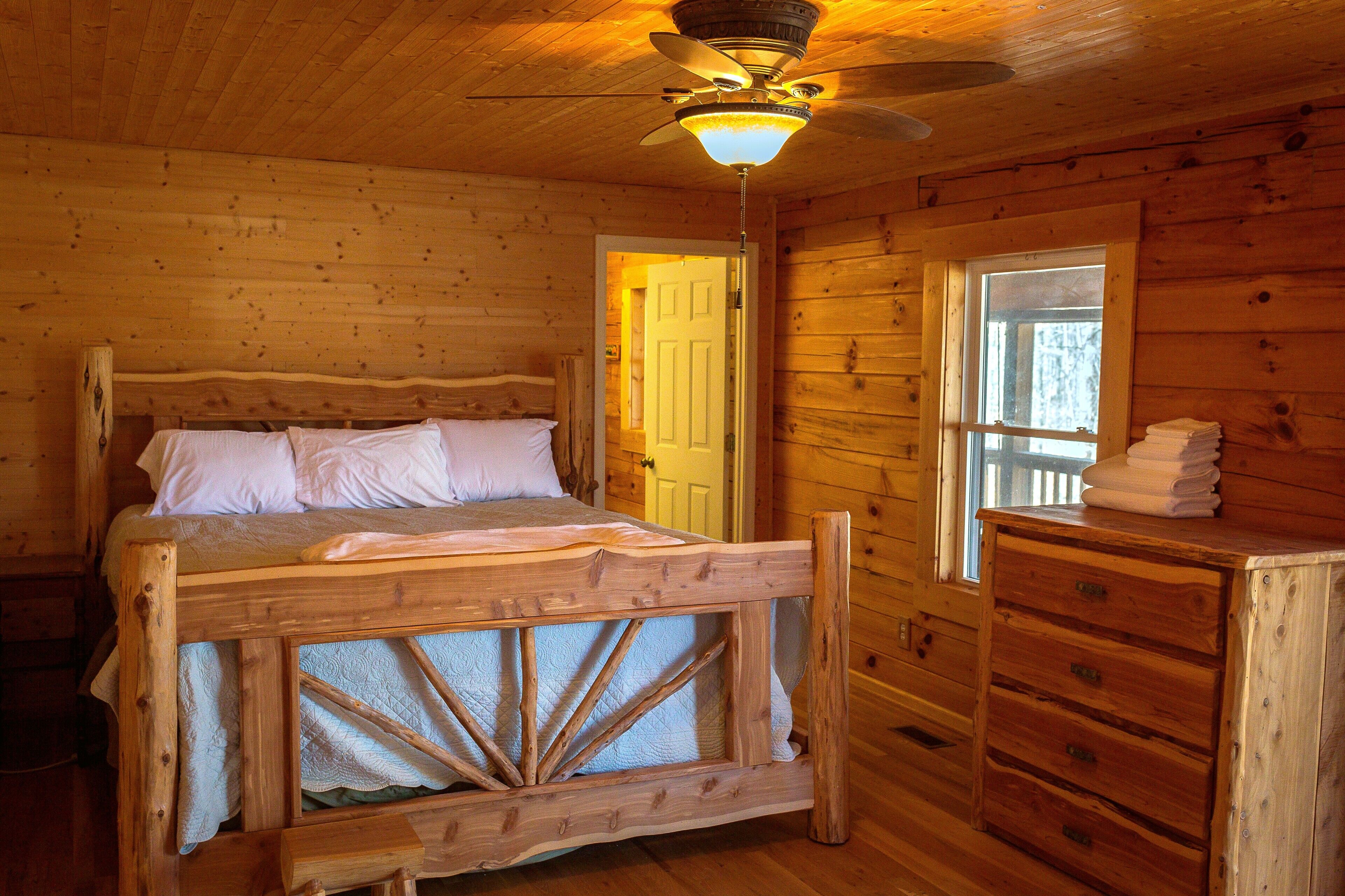 4 bedrooms, desk, iron/ironing board, free WiFi