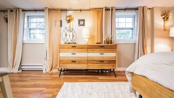 2 bedrooms, iron/ironing board, WiFi, bed sheets