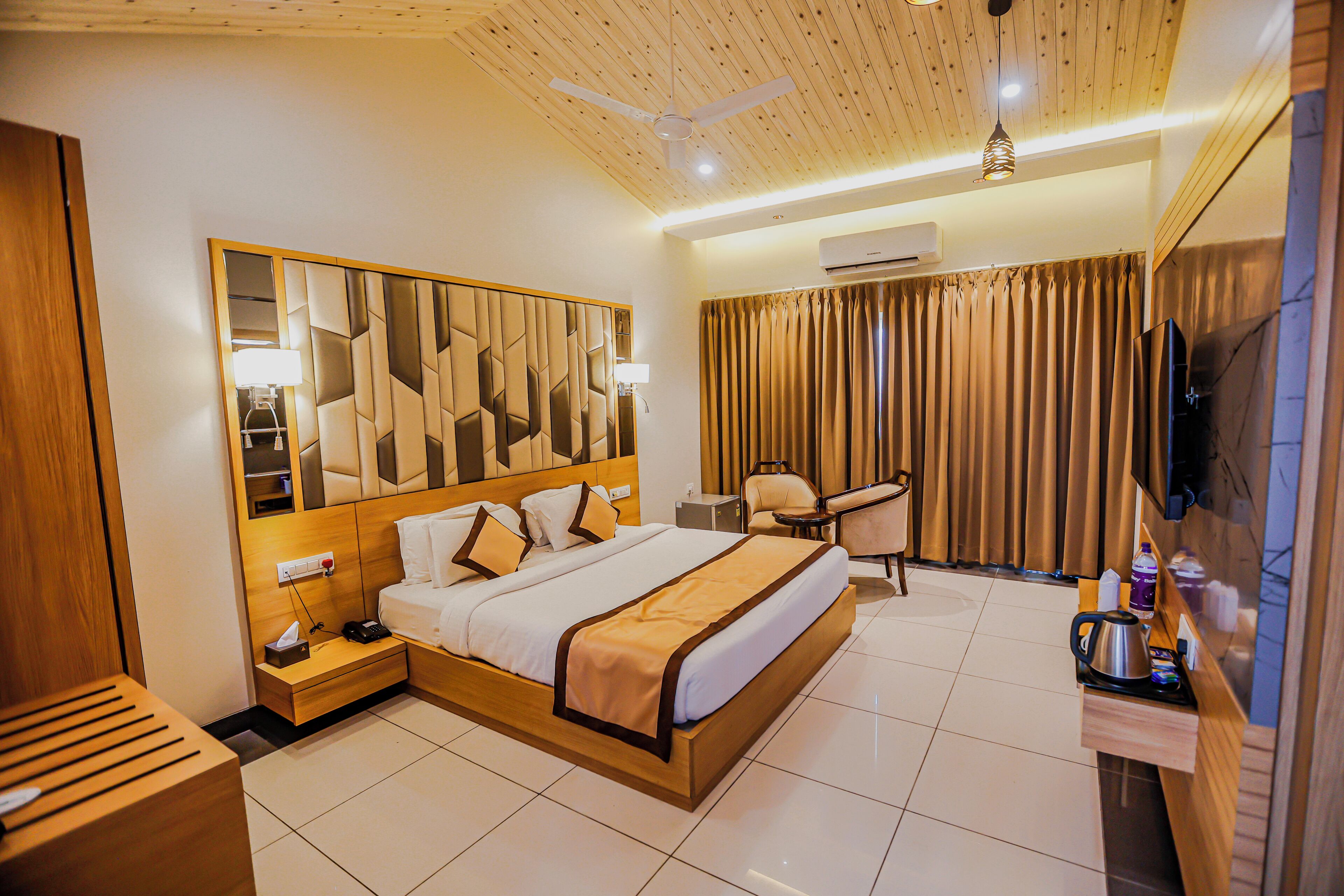 Phòng Suite dành cho gia đình, 2 phòng ngủ | Bộ trải giường bằng vải cotton Ai Cập, bộ đồ giường cao cấp 