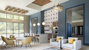 Amplia sala de estar con cocina, ventanas grandes y muebles modernos.
