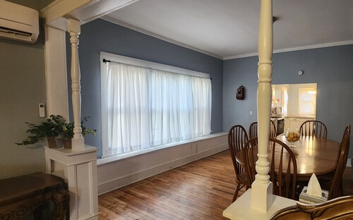 Historic Downtown Craftsman, 3br/2ba with a yard
