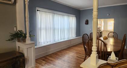 Historic Downtown Craftsman, 3br/2ba with a yard