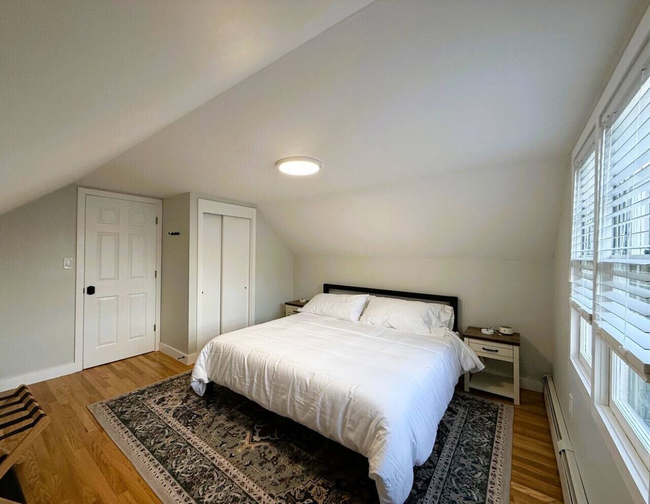 4 slaapkamers, een bureau, een strijkplank/strijkijzer, gratis wifi